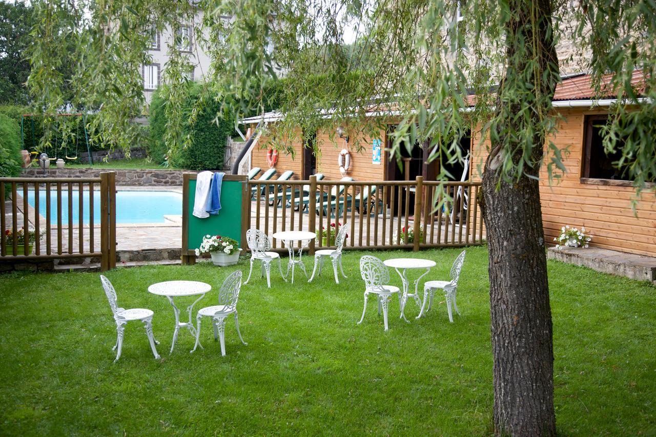 Logis Hotel Le Petit Breuil La Courtine Exterior foto