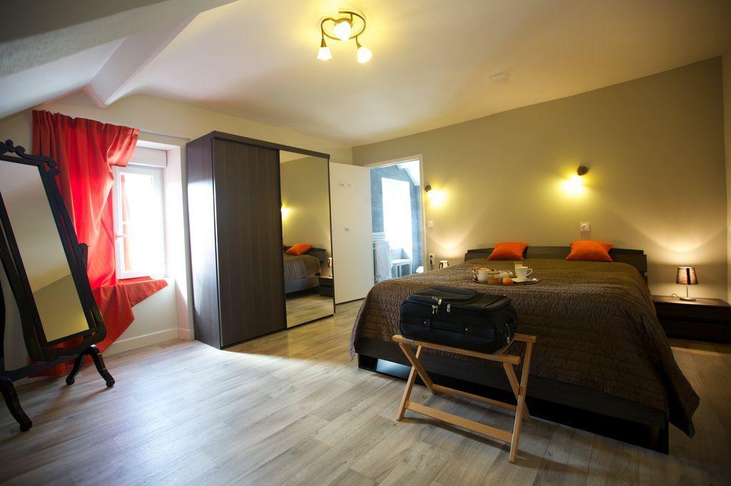 Logis Hotel Le Petit Breuil La Courtine Exterior foto